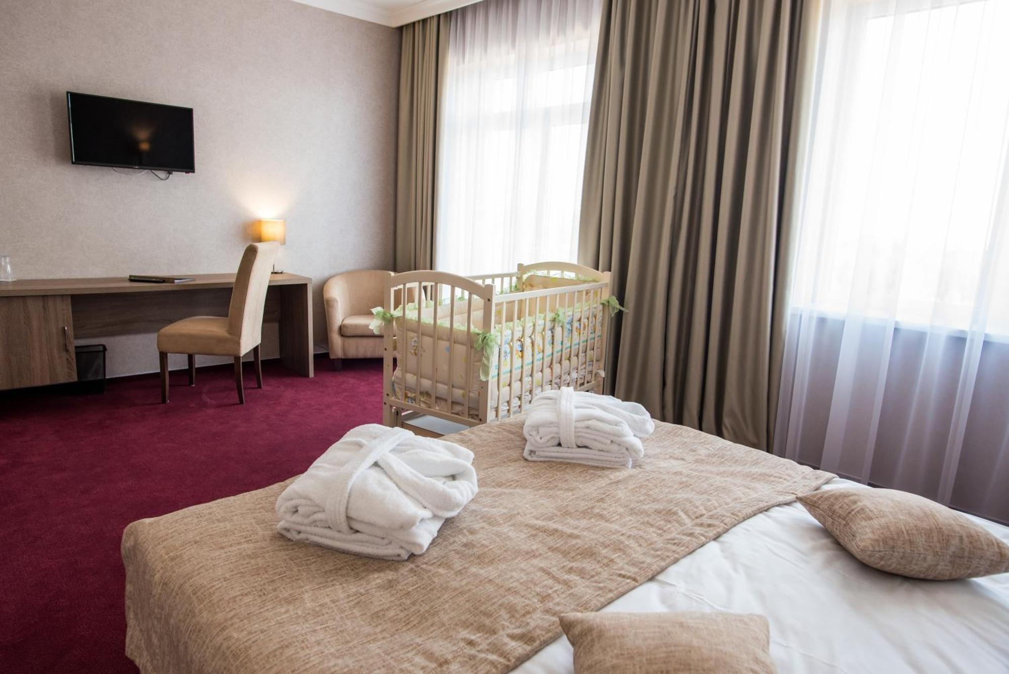 Hotel Alkor Truskavets Quarto foto